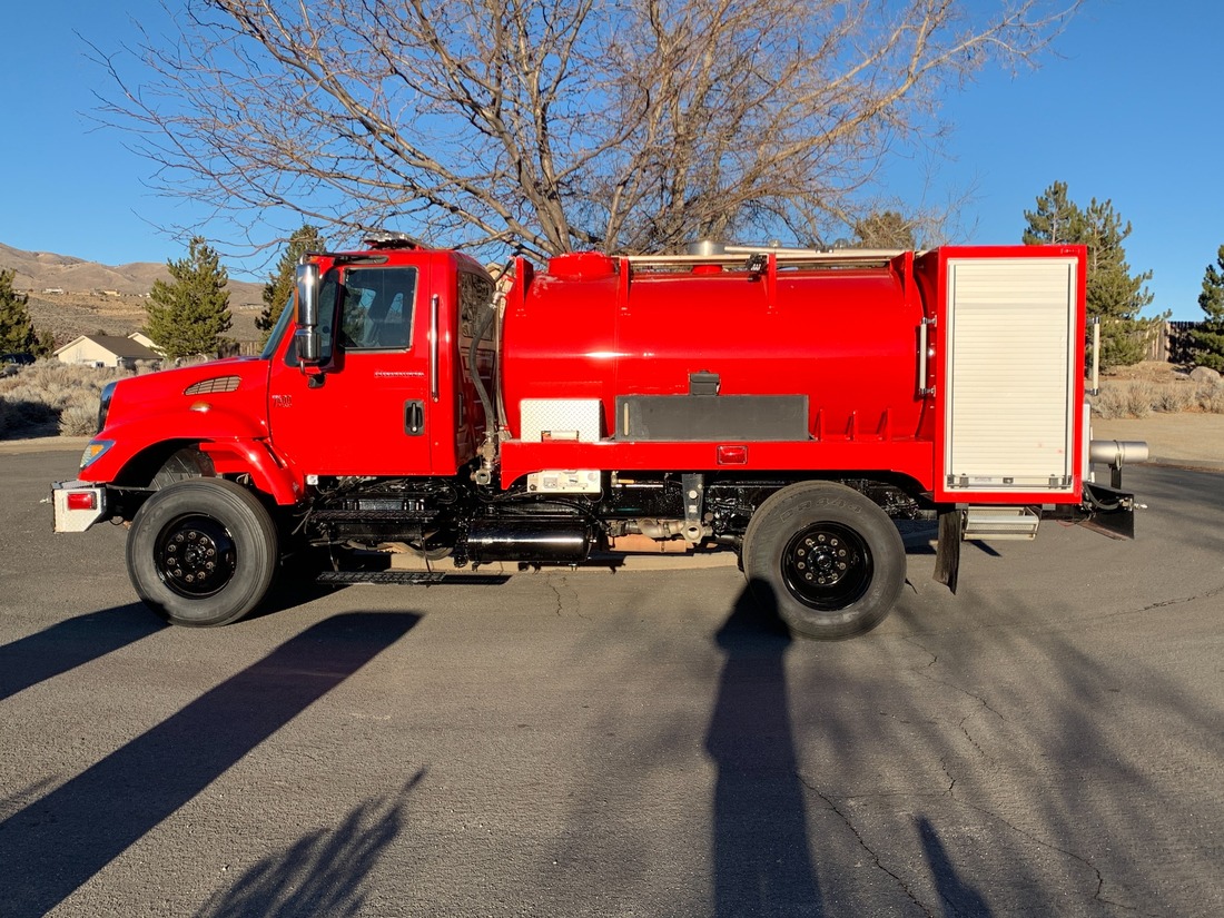 2004 International 7400 - Image 1